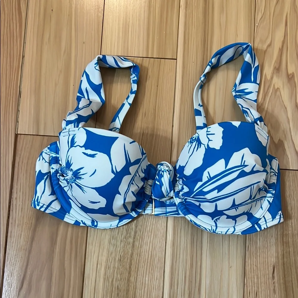 Shade & Shore floral print Blue and White Bikini Top new without tag